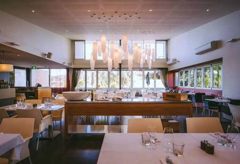 Отель Smiths Beach Resort