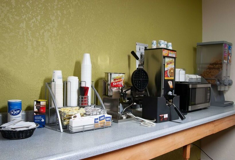 فندق Super 8 By Wyndham Arkansas City Ks