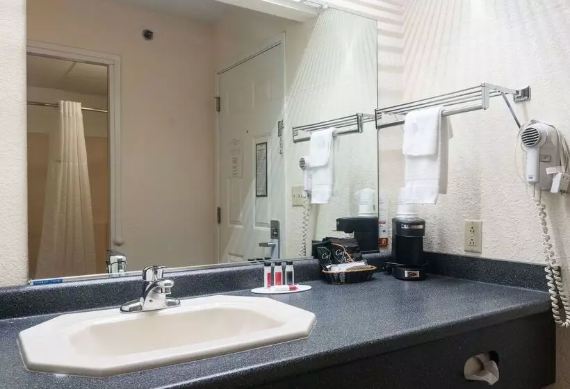 Отель Super 8 By Wyndham Arkansas City Ks