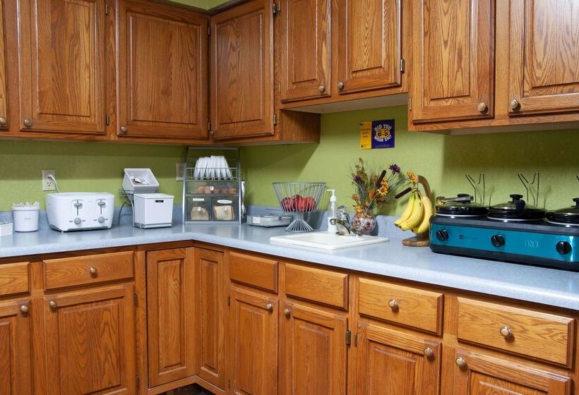 فندق Super 8 By Wyndham Arkansas City Ks