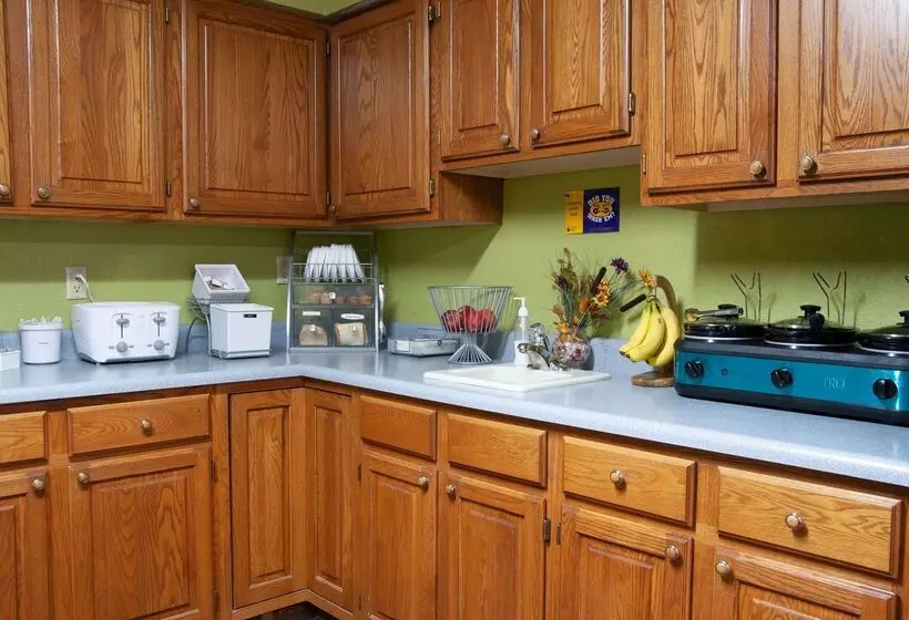 Отель Super 8 By Wyndham Arkansas City Ks