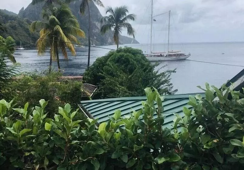 هتل The Still Beach House