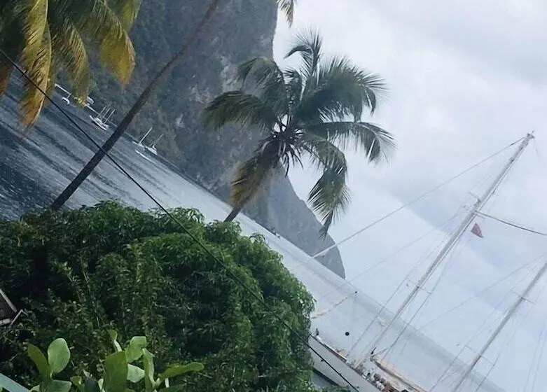 هتل The Still Beach House