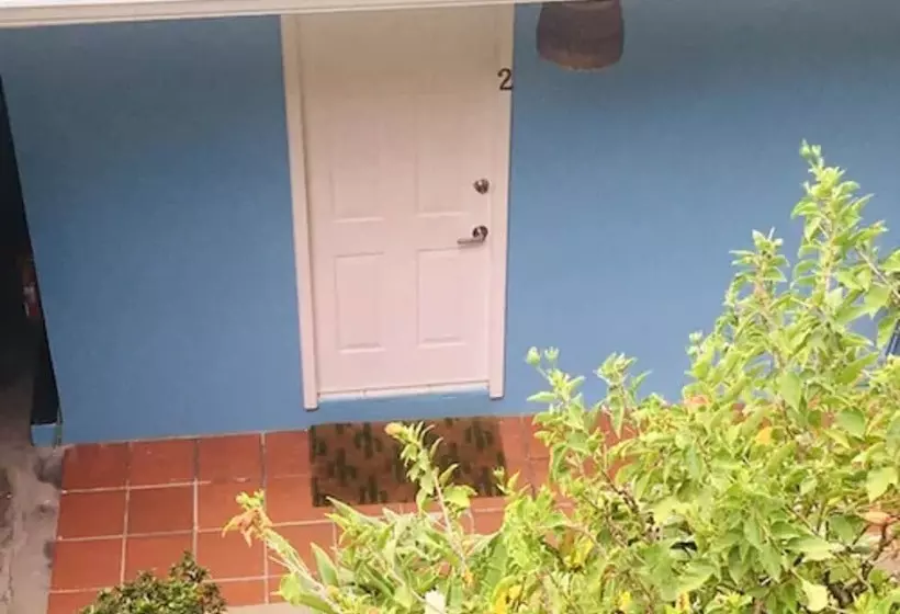 هتل The Still Beach House