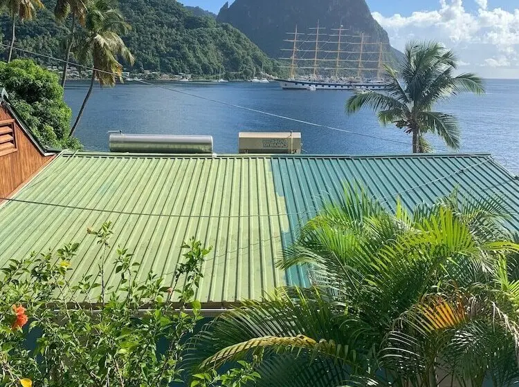 هتل The Still Beach House
