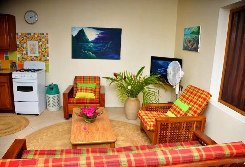 هتل The Still Beach House