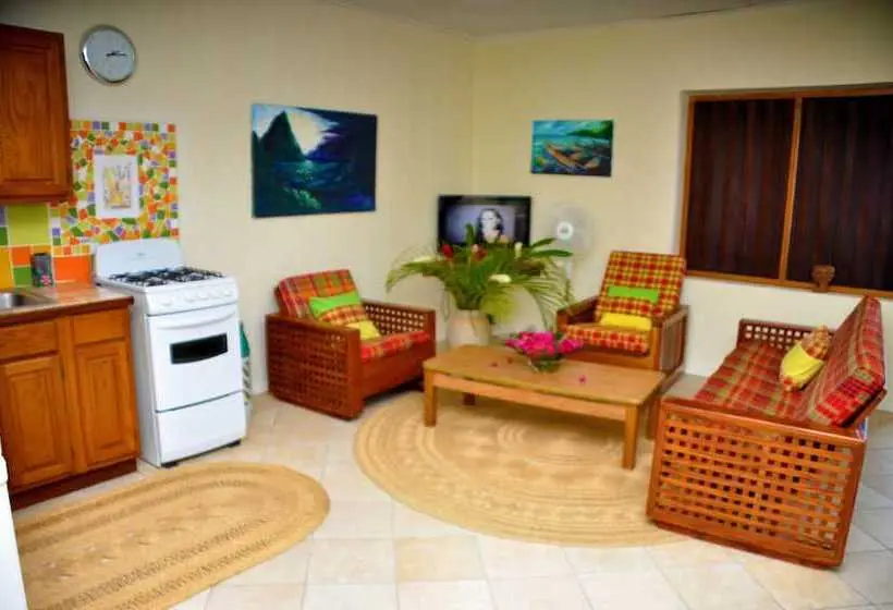 هتل The Still Beach House