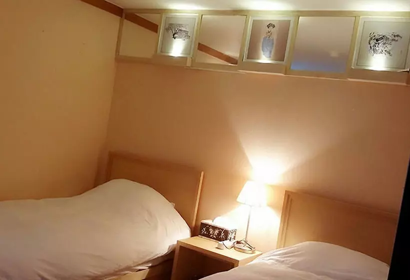 בית מלון כפרי Jeonju Tourist