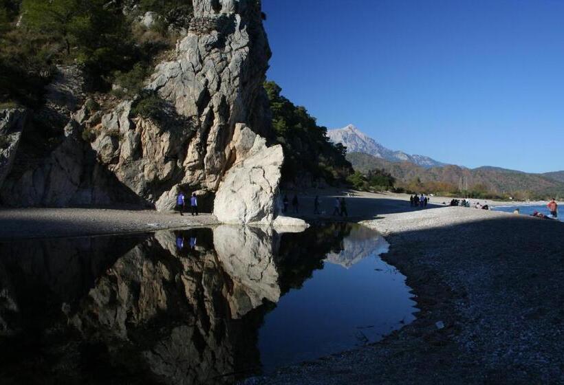 Canada Hotel & Bungalows