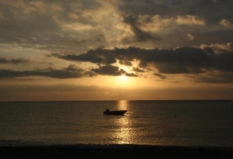 Canada Hotel & Bungalows