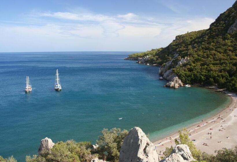 Canada Hotel & Bungalows