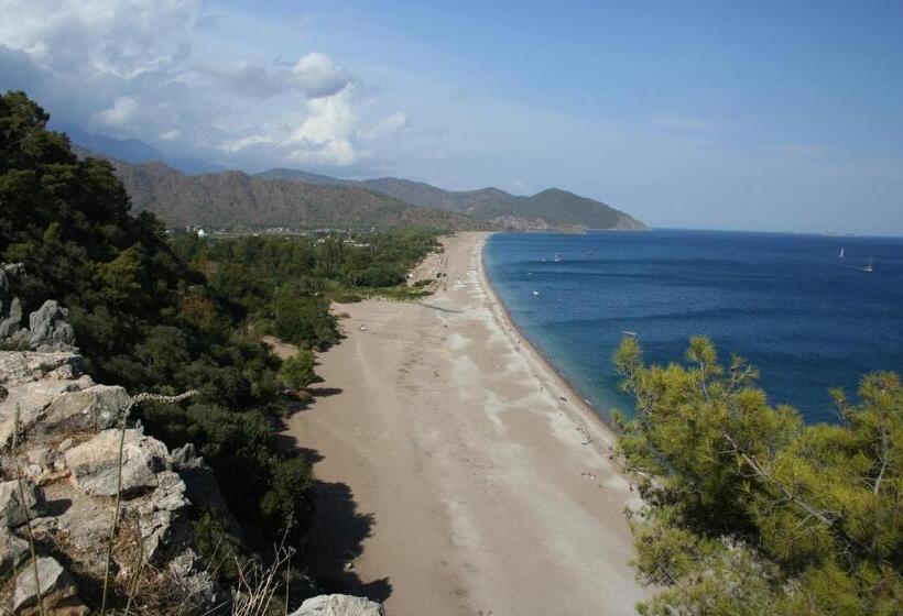 Canada Hotel & Bungalows