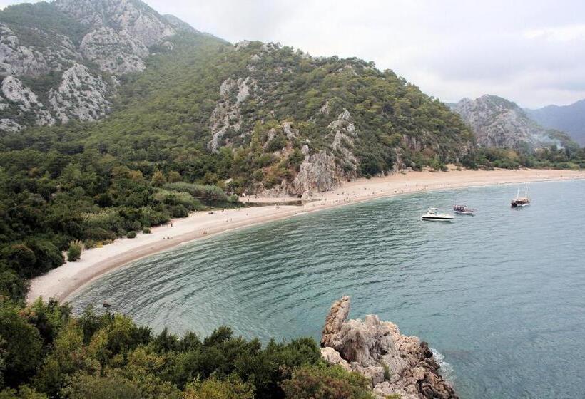 Canada Hotel & Bungalows