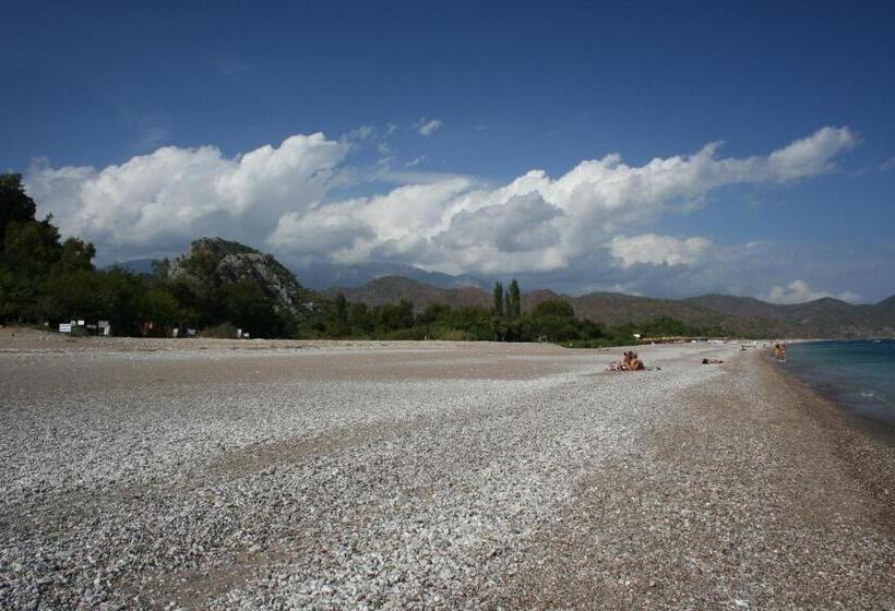 Canada Hotel & Bungalows