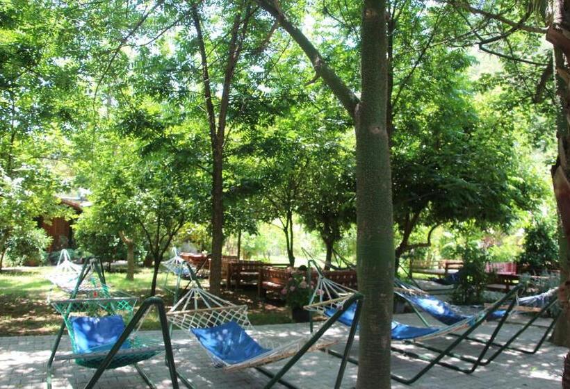 Canada Hotel & Bungalows