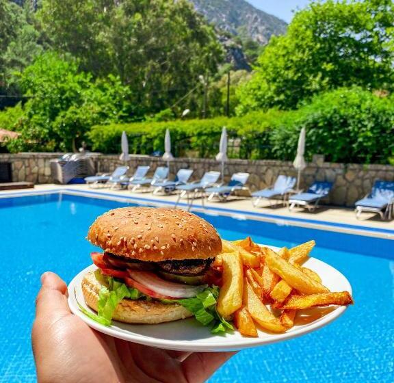 Canada Hotel & Bungalows