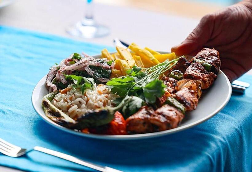 Canada Hotel & Bungalows