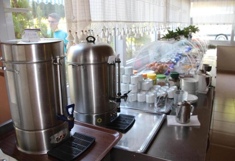 Canada Hotel & Bungalows