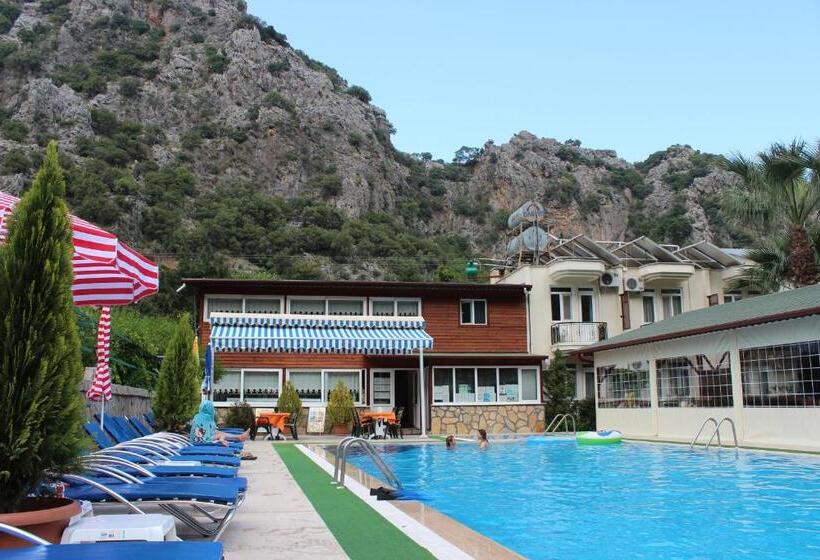 Canada Hotel & Bungalows