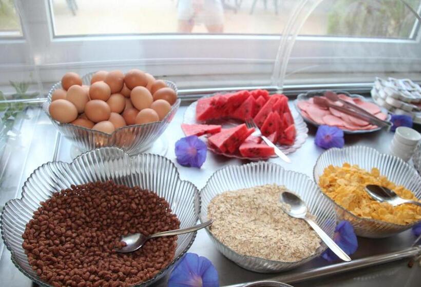 Canada Hotel & Bungalows