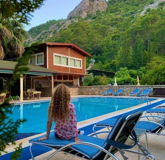 Canada Hotel & Bungalows