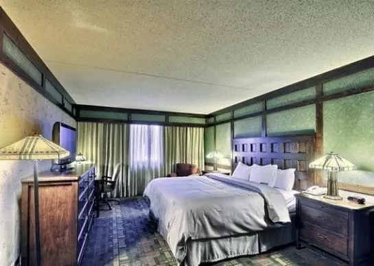 Clarion Hotel & Conference Center