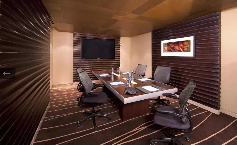 Отель Anantara Eastern Mangroves Abu Dhabi