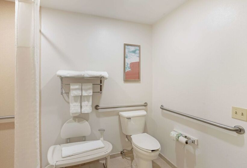 فندق Comfort Suites