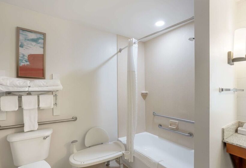 فندق Comfort Suites