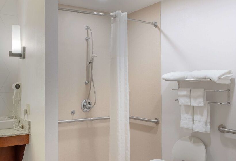 فندق Comfort Suites