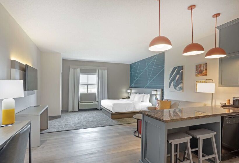 فندق Comfort Suites