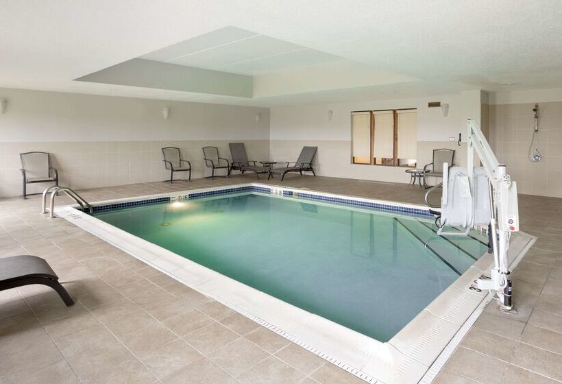 فندق Comfort Suites