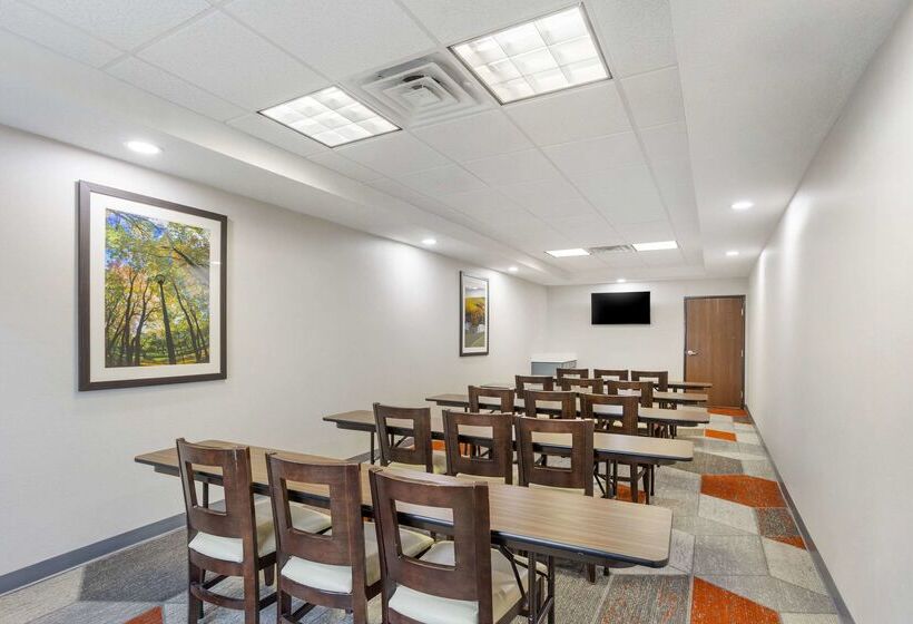 فندق Comfort Suites