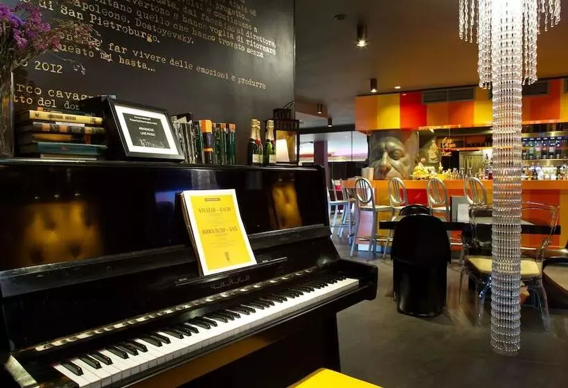 هتل Domina St. Petersburg