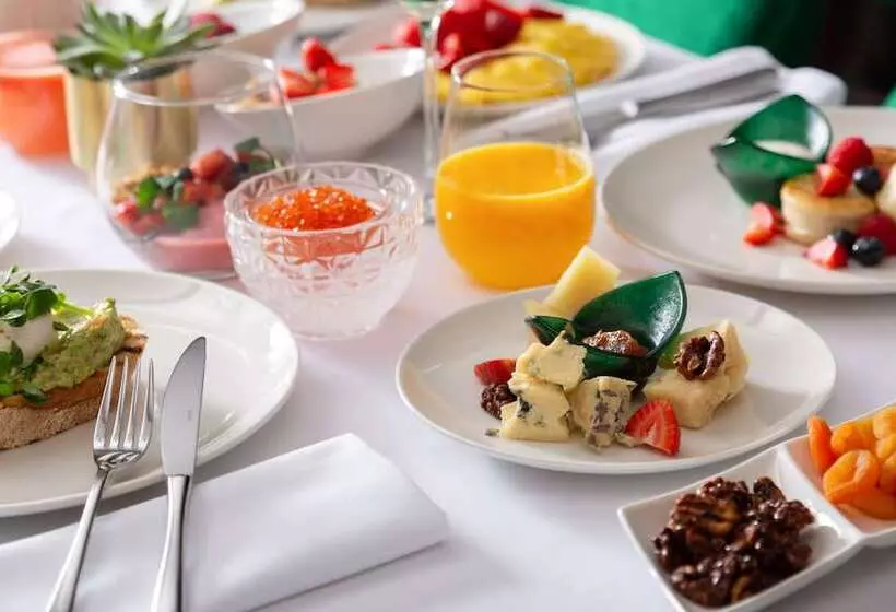 هتل Domina St. Petersburg