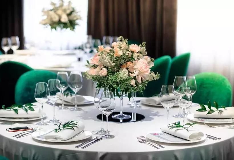 هتل Domina St. Petersburg