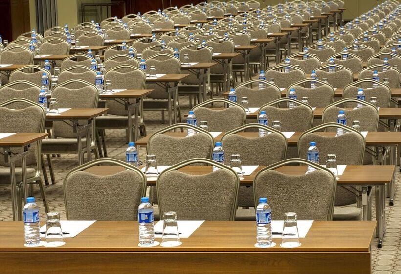 فندق Doubletree By Hilton Istanbul Avcilar