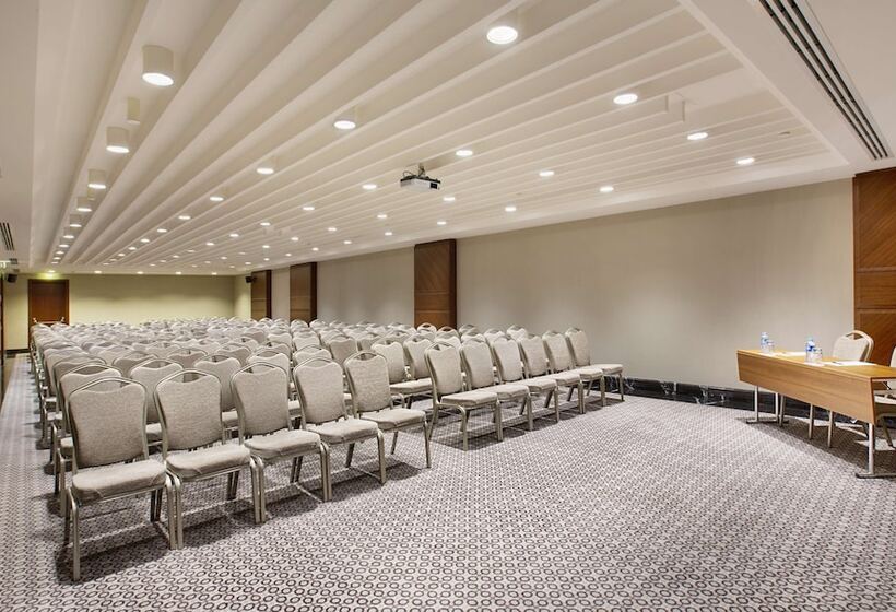فندق Doubletree By Hilton Istanbul Avcilar