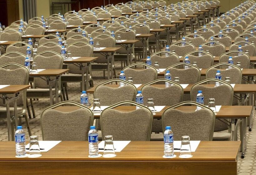 فندق Doubletree By Hilton Istanbul Avcilar