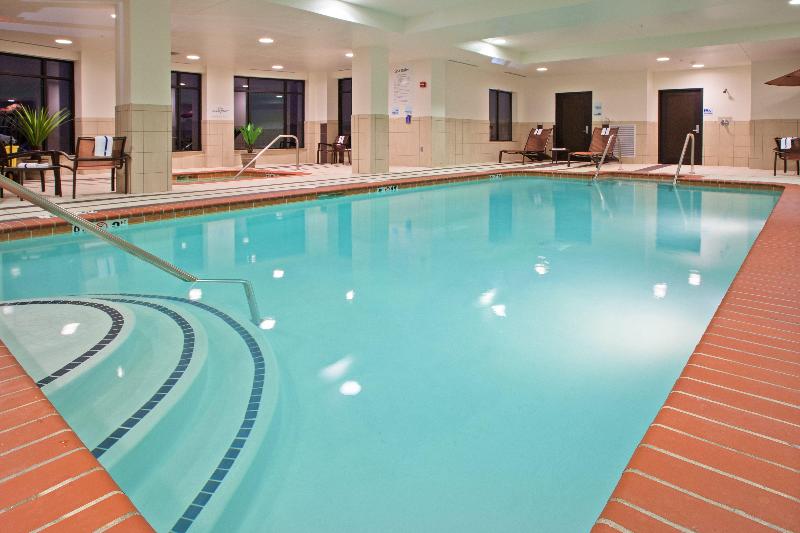 ホテル Holiday Inn Express And Suites Columbus Edinburgh By Ihg