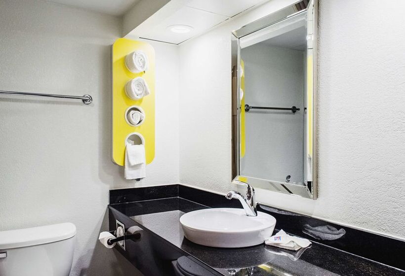 Отель Holiday Inn Express Boston Brockton, An Ihg