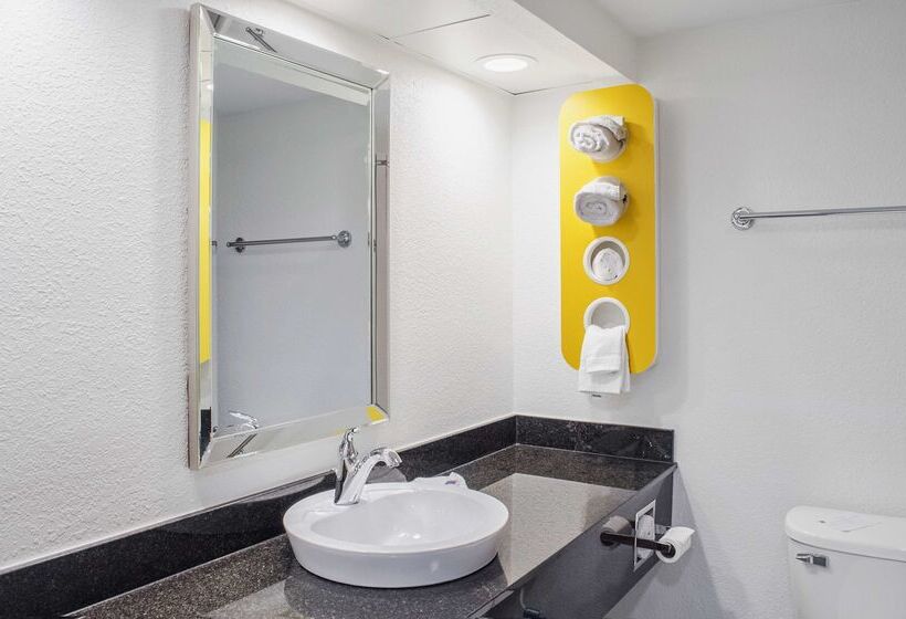 Отель Holiday Inn Express Boston Brockton, An Ihg