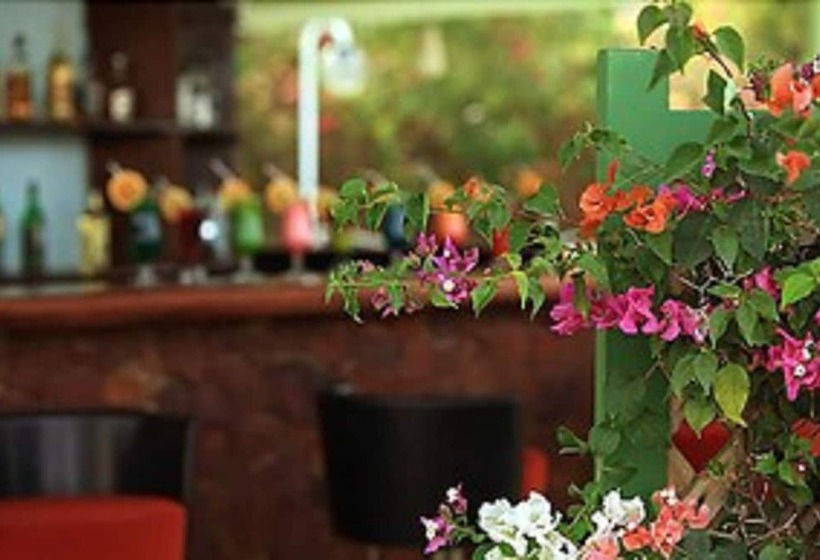 בית מלון כפרי Les Amaryllis Saly