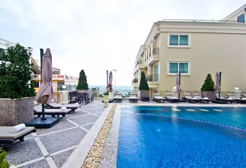 Hotel Lk The Empress