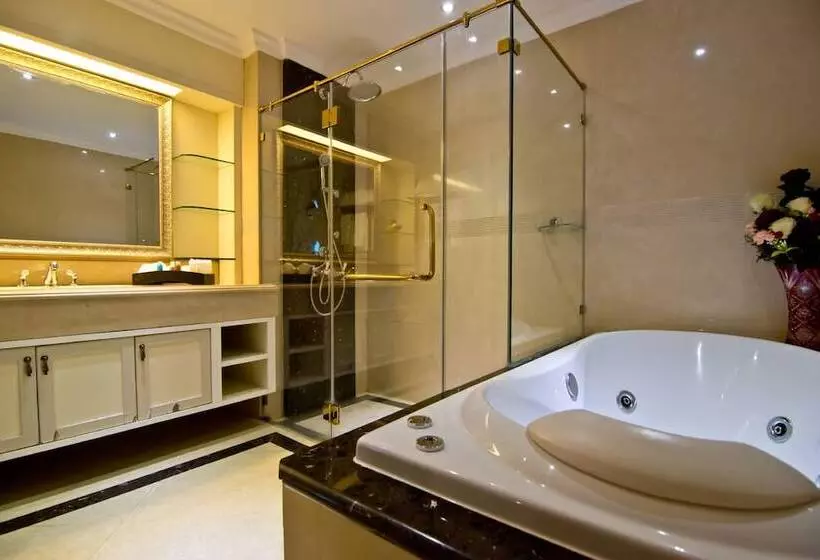 Hotel Lk The Empress