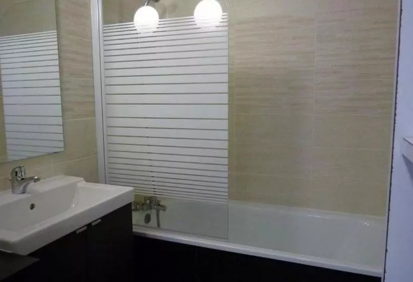 Charmant T2 Rénové Avec Balcon Sud Et Vue Pistes Au Cœur De Plagne Bellecôte Fr 1 351 108