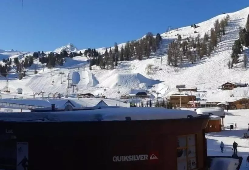 Charmant T2 Rénové Avec Balcon Sud Et Vue Pistes Au Cœur De Plagne Bellecôte Fr 1 351 108