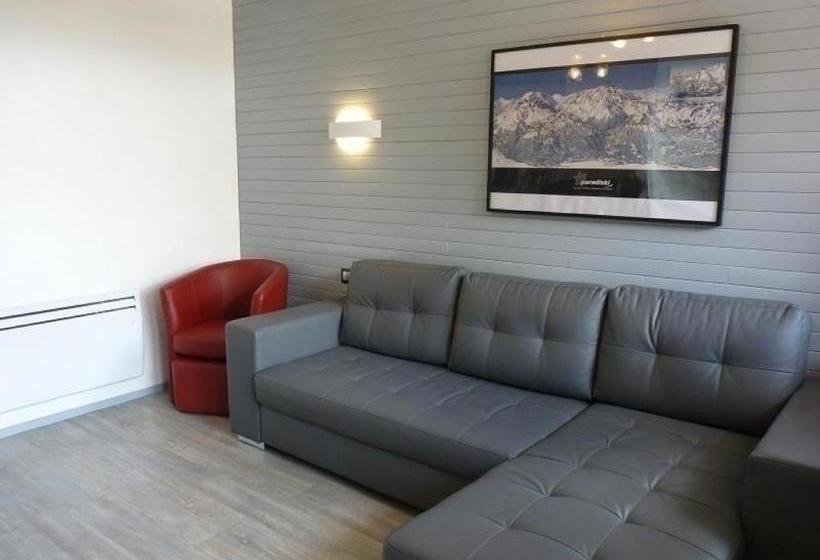 Charmant T2 Rénové Avec Balcon Sud Et Vue Pistes Au Cœur De Plagne Bellecôte Fr 1 351 108