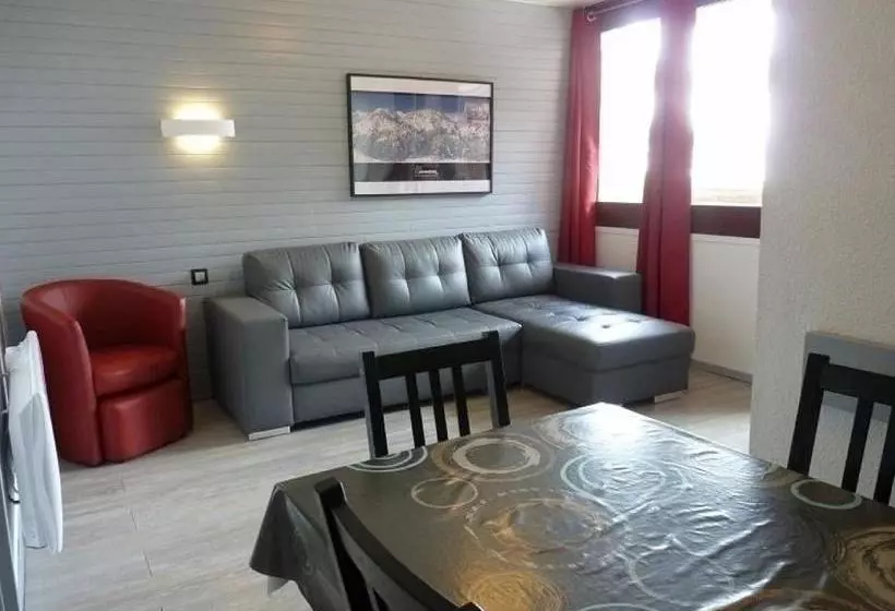 Charmant T2 Rénové Avec Balcon Sud Et Vue Pistes Au Cœur De Plagne Bellecôte Fr 1 351 108