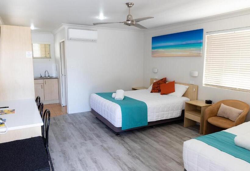 בית מלון כפרי Aston Hill Motor Lodge